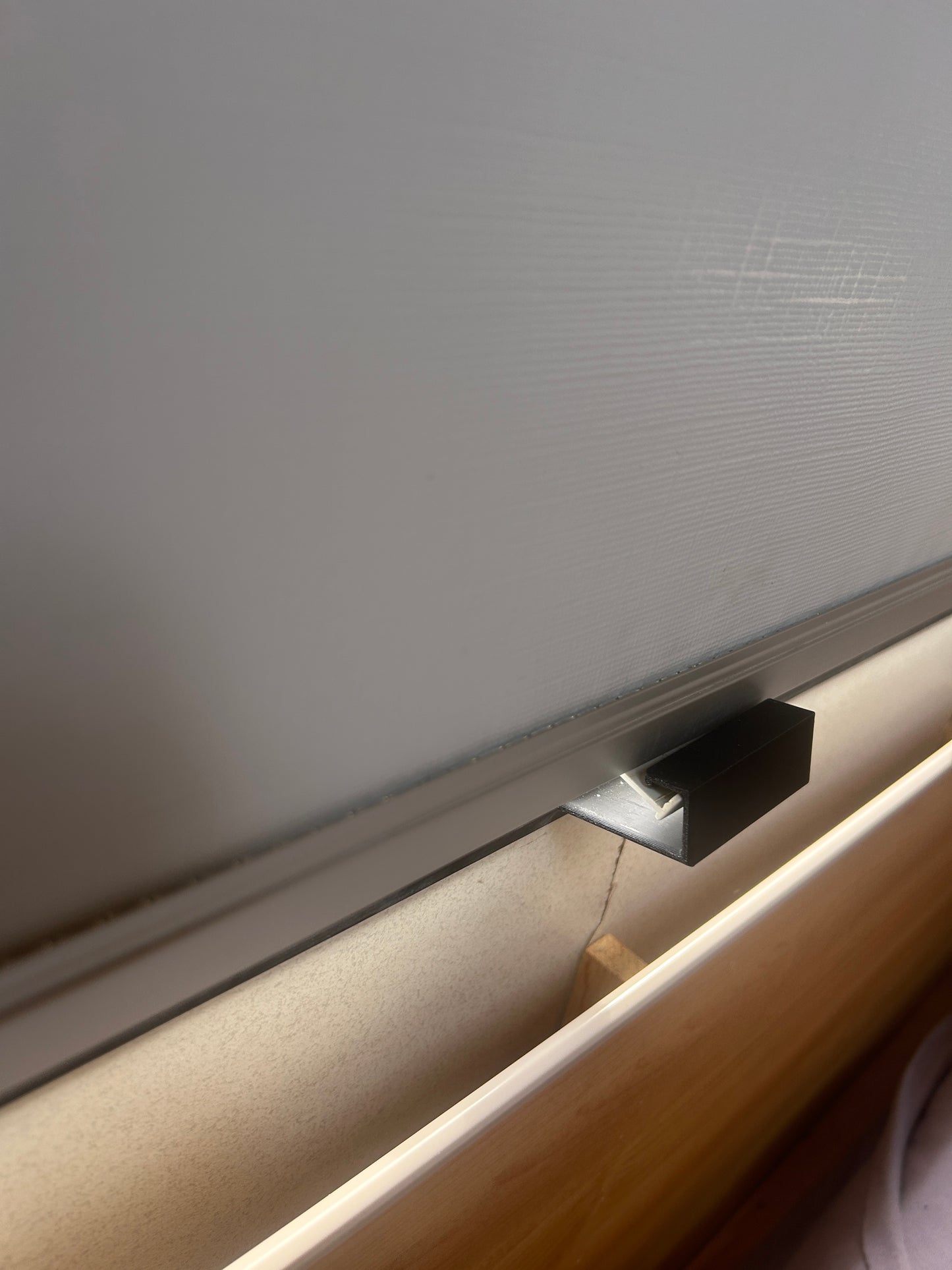 Rollosicherung für Wohnwagen Fenster sicherer Halt