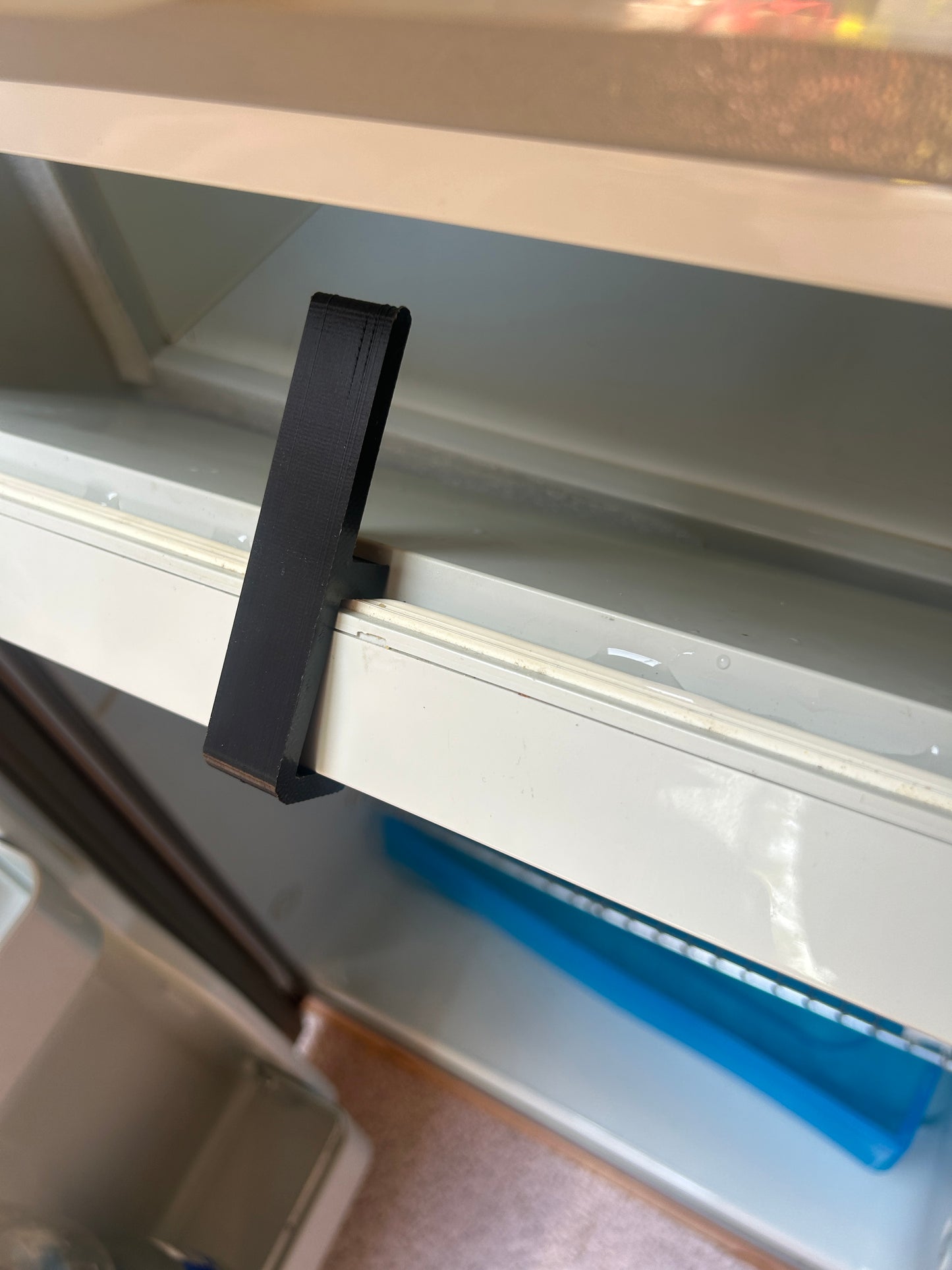 Gefrierfach-/Kühlschrank-Halter – Für Wohnwagen & Wohnmobil