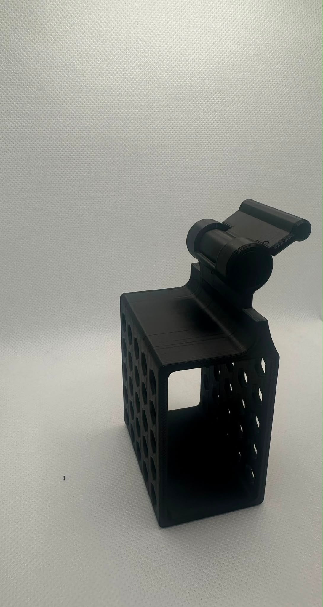 Netzteilhalter für Kühlbox zur sauberen und sicheren Befestigung