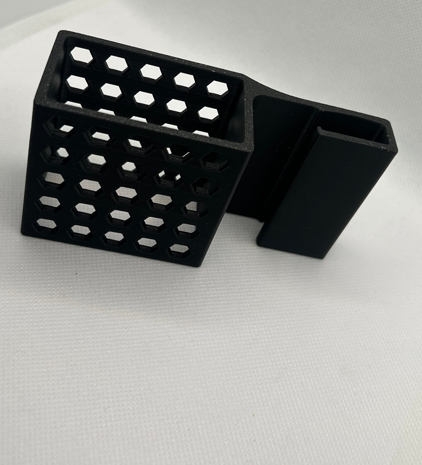 Netzteilhalter für Kühlbox zur sauberen und sicheren Befestigung