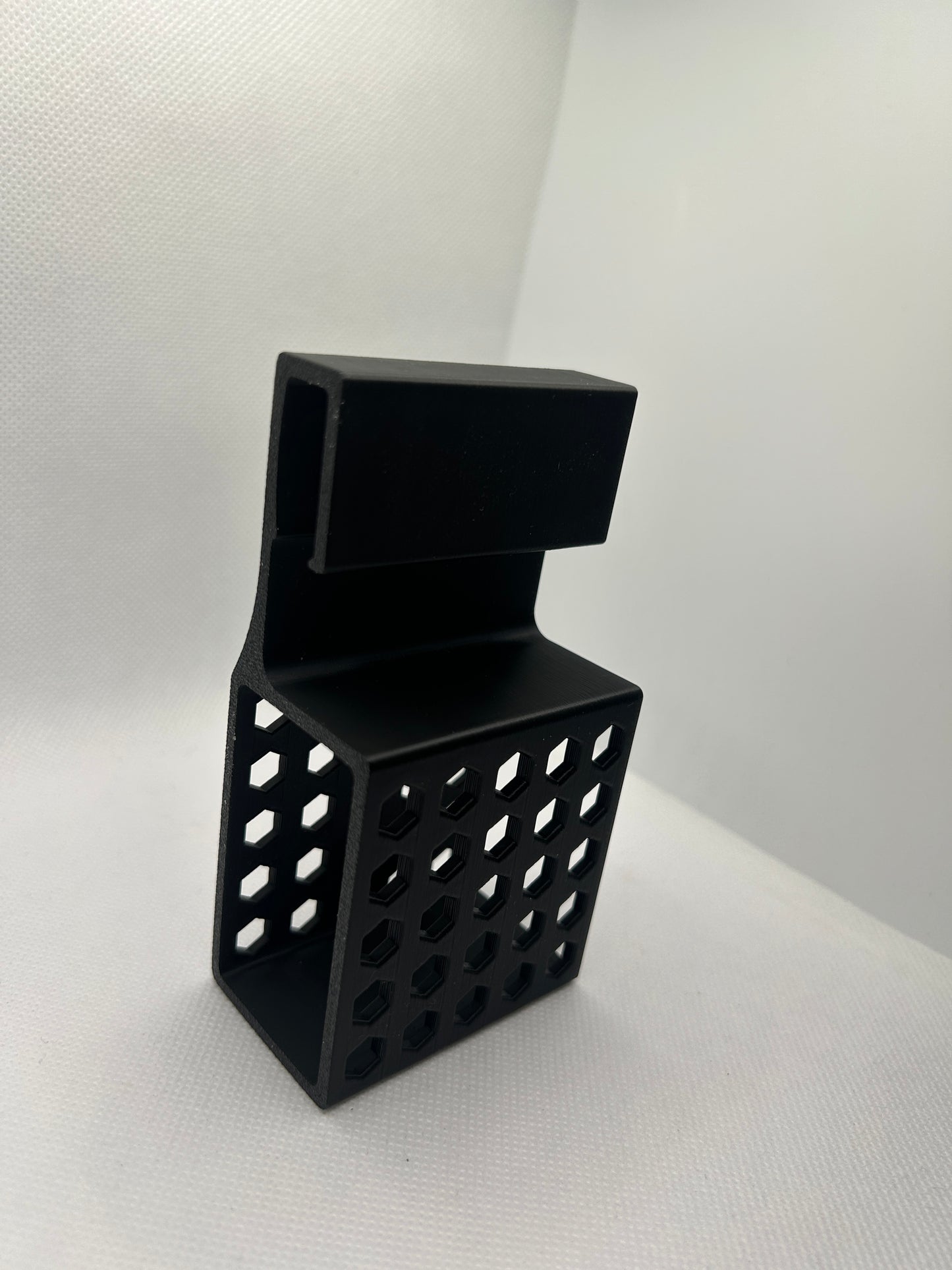 Netzteilhalter für Kühlbox zur sauberen und sicheren Befestigung